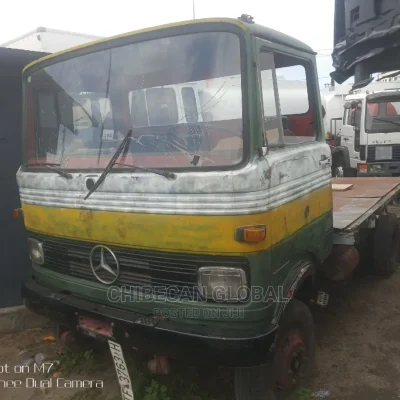 🚛 Mercedes-Benz 813 Flatbed Truck | Available in Lagos - Reliable Diesel Engine