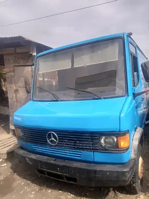 🚍 2023 Mercedes Benz Bus 609D | Spacious & Wheelchair Accessible in Amuwo-Odofin - Image 3