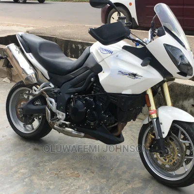 🏍️ 2013 Triumph Touring Motorcycle | Available in Ibadan - Smooth Ride, Needs Battery