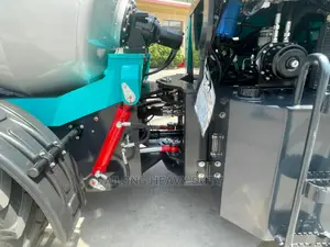 🚜 2023 Self-Feeding Mixer | Compact Design in Lagos - Diesel Engine & User-Friendly - Image 5
