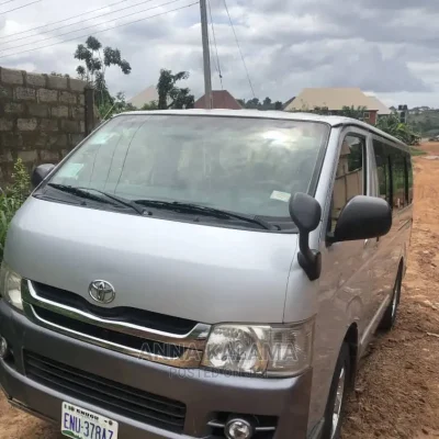 🚐 Toyota Hiace Family Van | Available in Lagos - Spacious & Well-Maintained