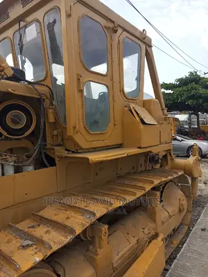 🚜 Caterpillar D7G Bulldozer for Sale | Available in Lagos - Low Hours & Powerful - Image 3
