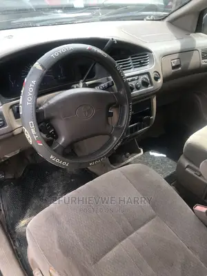 🚐 2000 Toyota Sienna LE Family Minivan | Low Mileage in Warri - Spacious & Reliable - Image 4