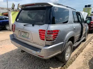 🚙 2001 Toyota Sequoia Family SUV | Available in Lagos - Spacious & Well-Maintained - Image 4