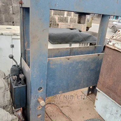 2002 100-Ton Hydraulic Press | Available in Benin City - High Performance & Reliable