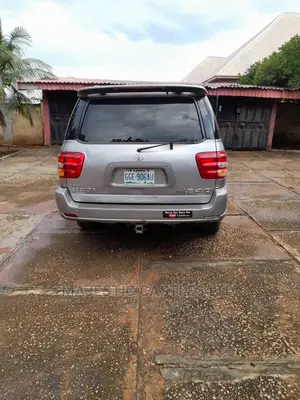🚙 2002 Toyota Sequoia Family SUV | Available in Lagos - Spacious & Well-Maintained - Image 4