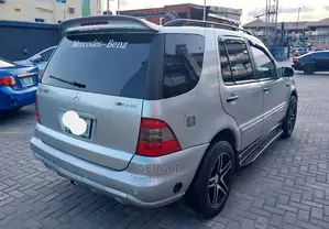 🚙 2003 Mercedes-Benz ML350 SUV | Available in Amuwo-Odofin - Low Mileage & New Tires - Image 4