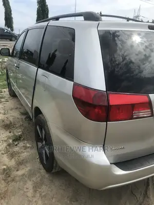 🚐 2004 Toyota Sienna Family Van | Available in Warri - Low Mileage & Spacious - Image 3