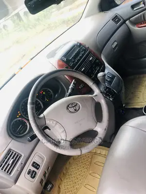 ๐ 2005 Toyota Sienna XLE | Spacious Family Van in Awka - Low Mileage & Well-Maintained - Image 4