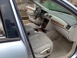 ๐ 2006 Mercedes-Benz R-Class Family Vehicle | Available in Lagos - Low Mileage & Spacious - Image 3