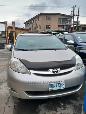 🚐 2006 Toyota Sienna Family Minivan | Available in Lagos - Spacious & Well-Maintained - Image 4