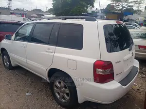 🚗 2006 Toyota Highlander V6 | Family-Friendly SUV in Lagos - Low Mileage & Well-Maintained - Image 4