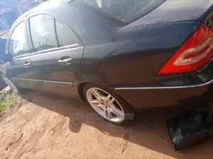 ๐ 2007 Mercedes-Benz C280 | Available in Ikeja - Smooth Ride, Low Mileage - Image 5