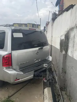 🚙 2008 Nissan Armada Spacious SUV | Available in Surulere - Family-Friendly Features - Image 5