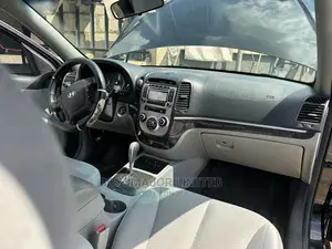 🚙 2010 Hyundai Santa Fe GLS | Spacious SUV in Ikeja - Low Mileage & Well-Maintained - Image 4