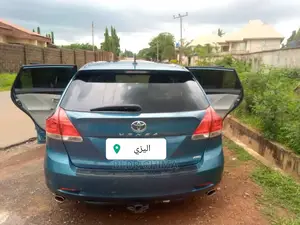 🚙 2010 Toyota Venza Spacious Crossover | Available in Enugu - Well-Maintained & Reliable - Image 4