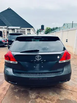 🚗 2010 Toyota Venza AWD | Spacious Family Vehicle in Ikorodu - Well-Maintained & Fuel Efficient - Image 3