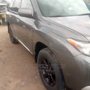🚙 2012 Toyota Highlander Family SUV | Available in Abuja - Low Mileage & Reliable - Image 3