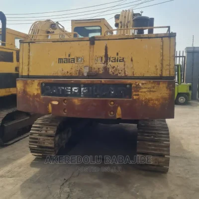 🚜 Tokunbo 20-Ton Excavator for Sale | Low Hours in Isolo - Well-Maintained and Ready