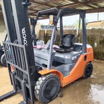 🚜 2018 Toyota 2.5 Ton Forklift | Available in Ogun State - Well-Maintained & Reliable