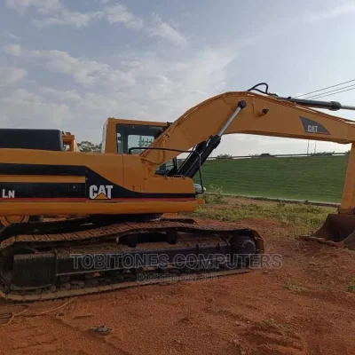 🚜 Caterpillar 2010 Excavator | Available in Lagos - Well-Maintained & Efficient