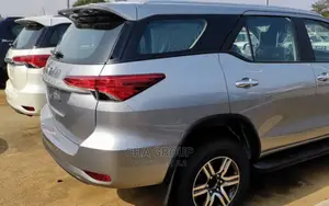 🚙 2022 Toyota Fortuner Spacious SUV | Available in Abuja - Low Mileage & Powerful Diesel - Image 5