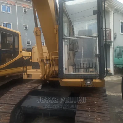 🚜 Caterpillar 215 Excavator for Sale in Lagos - Powerful & Well-Maintained