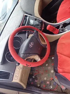 🚗 2011 Hyundai Sonata Gold | Available in Lagos - Spacious Family Car with Low Mileage - Image 5