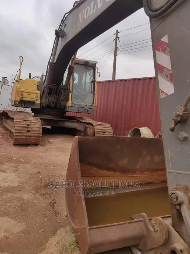 🚜 Volvo EC210BCL Excavator for Sale | Inspect in Ibadan - Well-Maintained & Powerful
