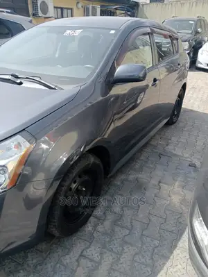 🚗 2010 Pontiac Vibe Fuel-Efficient Car | Available in Lagos - Well-Maintained & Spacious - Image 3