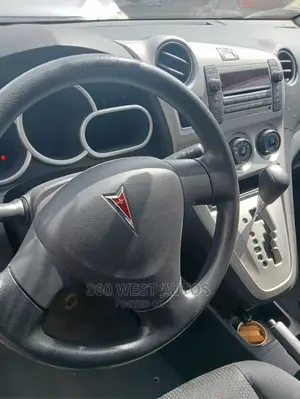 🚗 2010 Pontiac Vibe Fuel-Efficient Car | Available in Lagos - Well-Maintained & Spacious - Image 4
