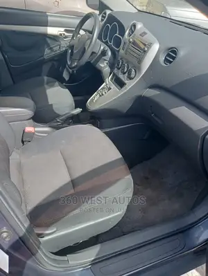 🚗 2010 Pontiac Vibe Fuel-Efficient Car | Available in Lagos - Well-Maintained & Spacious - Image 5