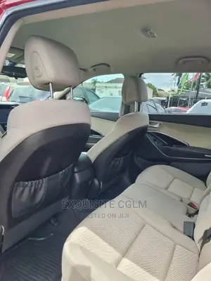 🚙 2013 Hyundai Santa Fe Spacious SUV | Available in Lagos - Low Mileage & Family-Friendly - Image 5