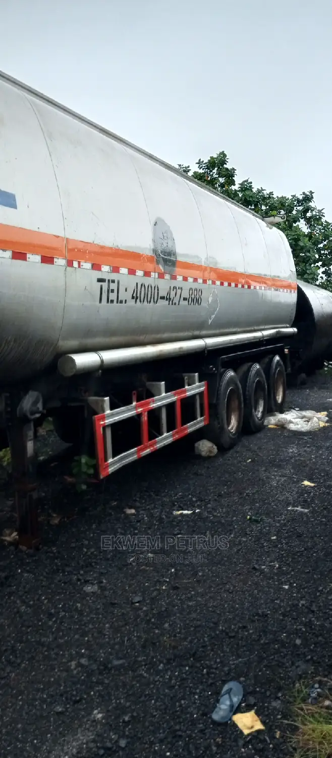 🚛 Chinese Heavy-Duty Oil Tanker Truck | Available in Lagos - Reliable & Well-Maintained