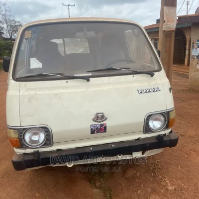 🚐 Classic 1980 Toyota HiAce Van | Available in Ondo - Spacious & Well-Maintained