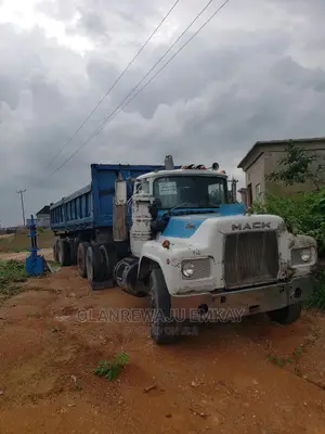 🚛 Mack Heavy-Duty Trailer for Sale | Located in Lagos - Well-Maintained & Spacious - Image 2