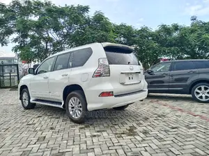 🚙 2015 Lexus GX 460 Family SUV | Available in Lekki - Low Mileage & Spacious - Image 3