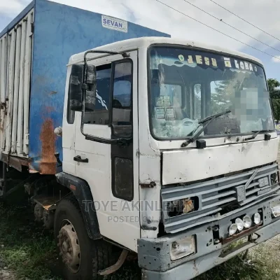 🚚 Volvo Bottle Truck for Sale | Check It Out in Lagos - Spacious & Reliable