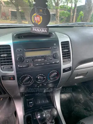 🚙 2005 Toyota Land Cruiser Prado | Spacious SUV in Ikoyi - Low Mileage & Well-Maintained - Image 5