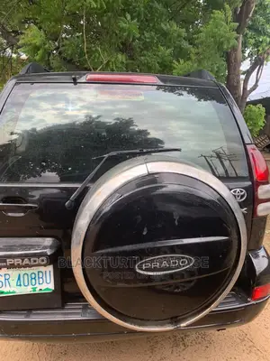 🚙 2005 Toyota Land Cruiser Prado | Spacious SUV in Ikoyi - Low Mileage & Well-Maintained - Image 3