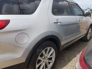 🚙 2016 Ford Explorer Family SUV | Available in Ikeja - Spacious & Well-Maintained - Image 4