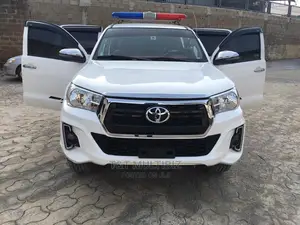 🚙 2019 Toyota Hilux Reliable Truck | Available in Lagos - Well-Maintained & Spacious - Image 4