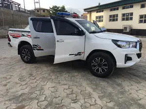 🚙 2019 Toyota Hilux Reliable Truck | Available in Lagos - Well-Maintained & Spacious - Image 5