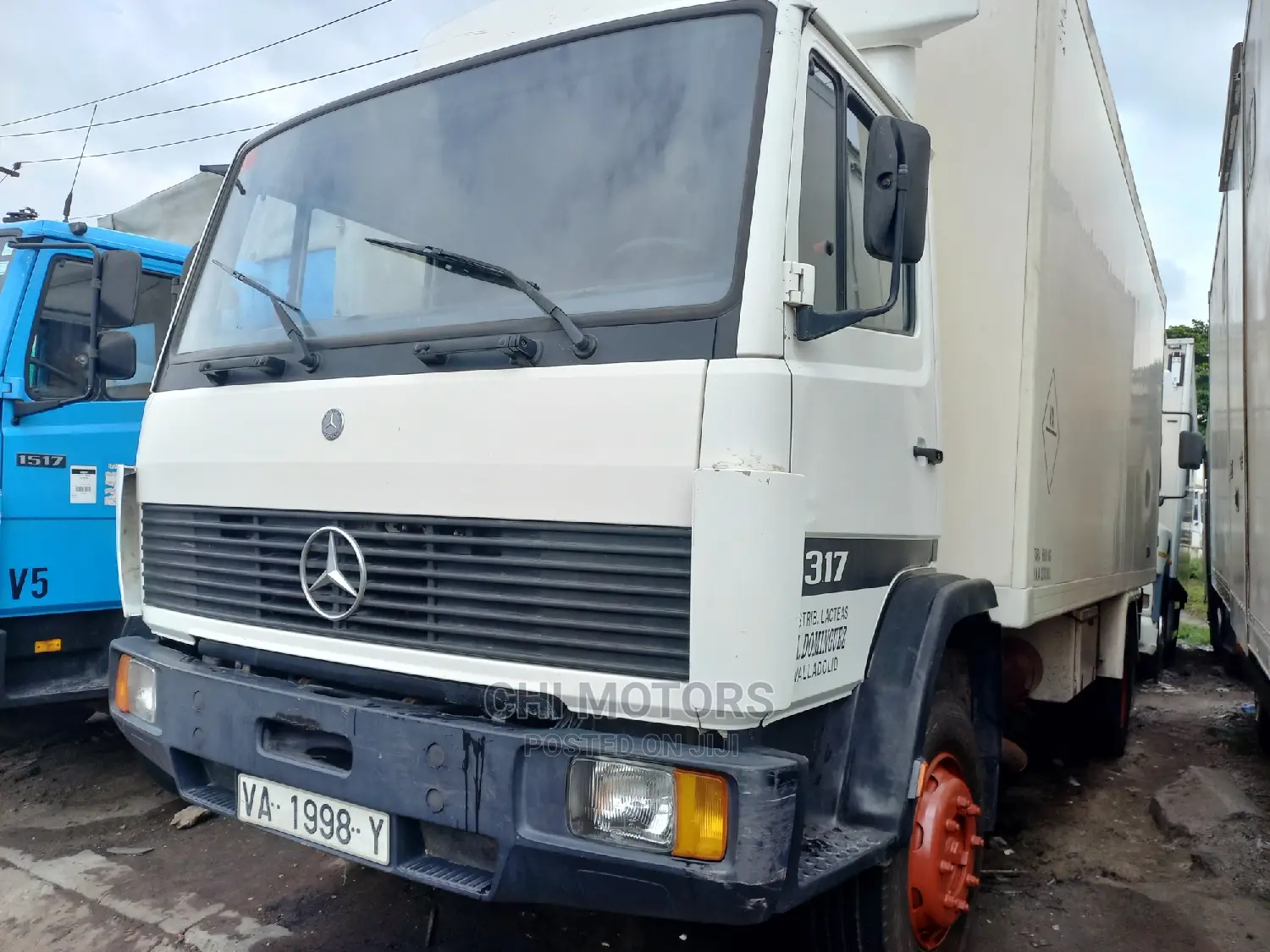 🚚 Mercedes-Benz Durable Work Truck | Available in Lagos - 20ft Flatbed & Low Mileage