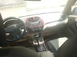🚙 2007 Toyota RAV4 4x4 SUV | Available in Lagos - Great Mileage & Features - Image 3
