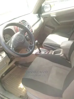 🚙 2007 Toyota RAV4 4x4 SUV | Available in Lagos - Great Mileage & Features - Image 5