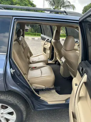 🚙 2012 Toyota Highlander SE Spacious SUV | Available in Amuwo-Odofin - Low Mileage, Well-Maintained - Image 3