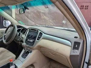 🚙 2005 Toyota Highlander Family SUV | Available in Ogudu - Low Mileage & Spacious - Image 4