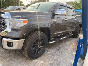 🚙 2015 Toyota Tundra Powerful Truck | Available in Garki 2 Abuja - Low Mileage & Spacious - Image 3