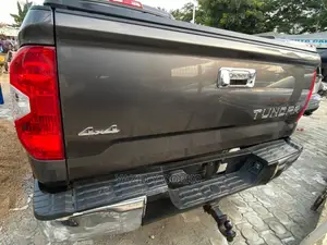 🚙 2015 Toyota Tundra Powerful Truck | Available in Garki 2 Abuja - Low Mileage & Spacious - Image 4